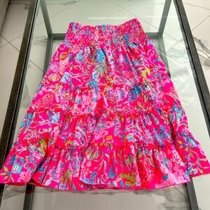 LILLY PULITZER SIZE S Skirt.  
Smoke/Pet Free Home.  
MINT CONDITION